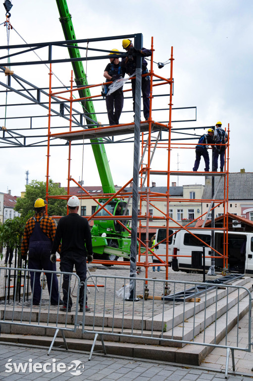 Montaż konstrukcji na Dużym Rynku