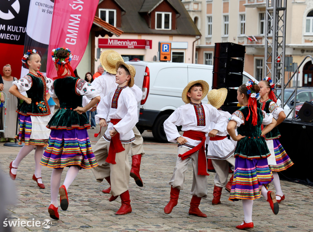 Lato z folklorem w Świeciu