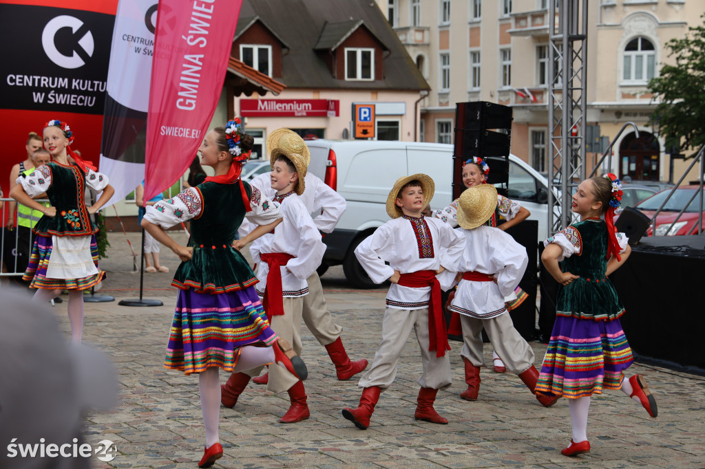 Lato z folklorem w Świeciu