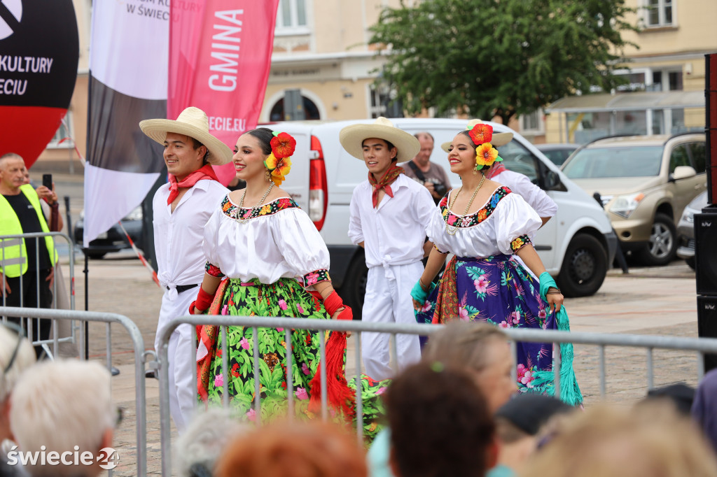 Lato z folklorem w Świeciu