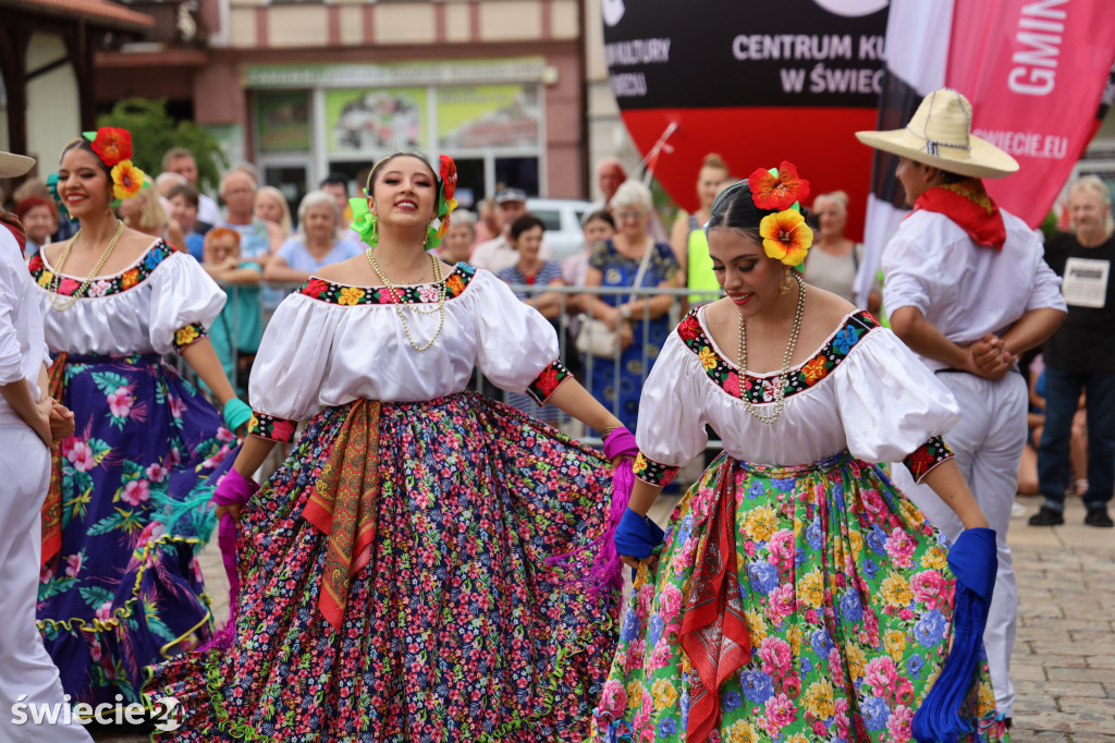 Lato z folklorem w Świeciu