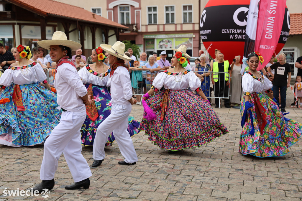 Lato z folklorem w Świeciu