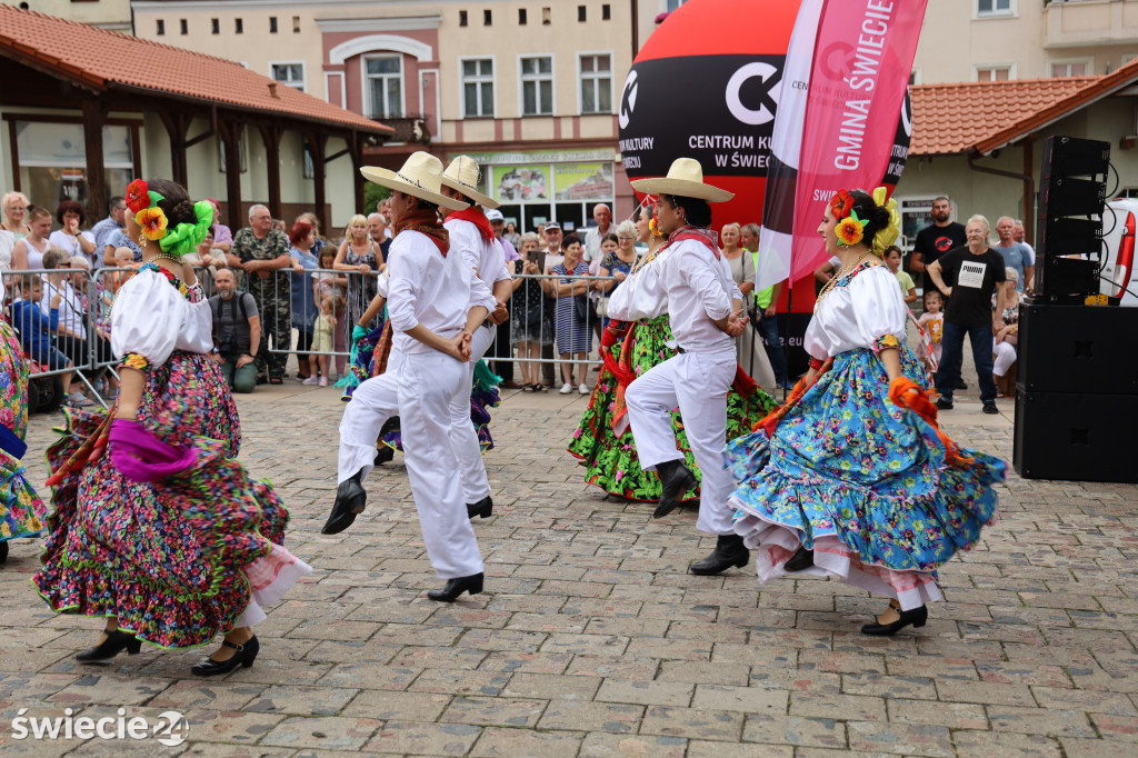 Lato z folklorem w Świeciu