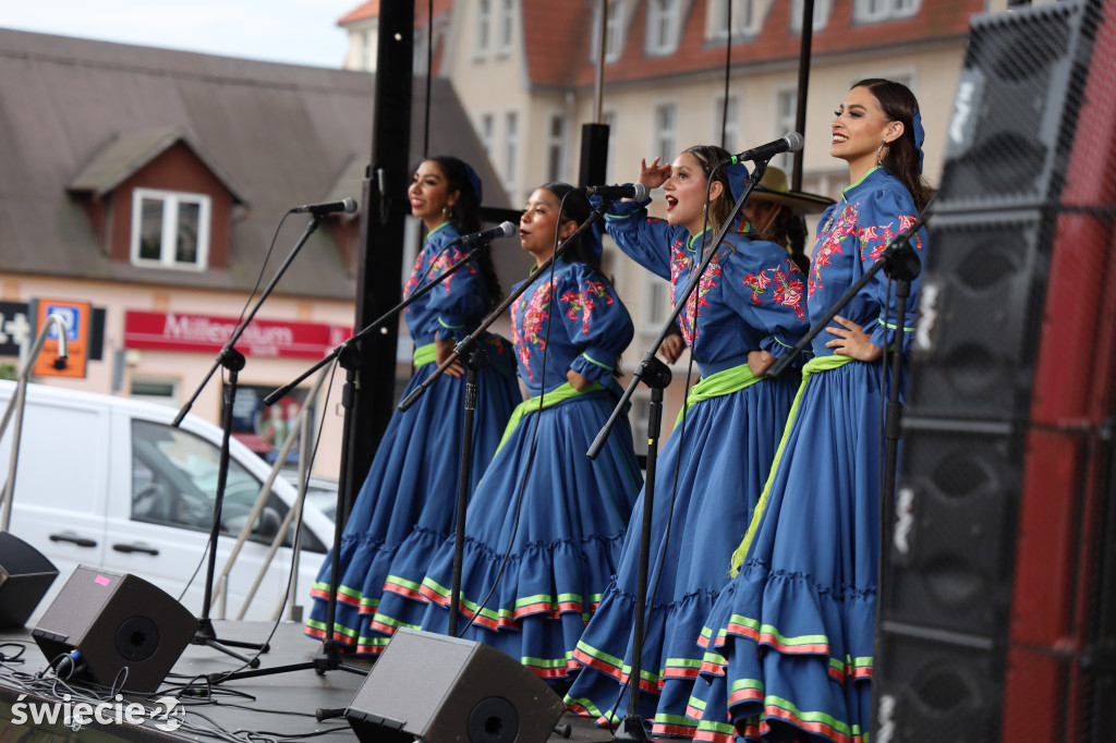 Lato z folklorem w Świeciu