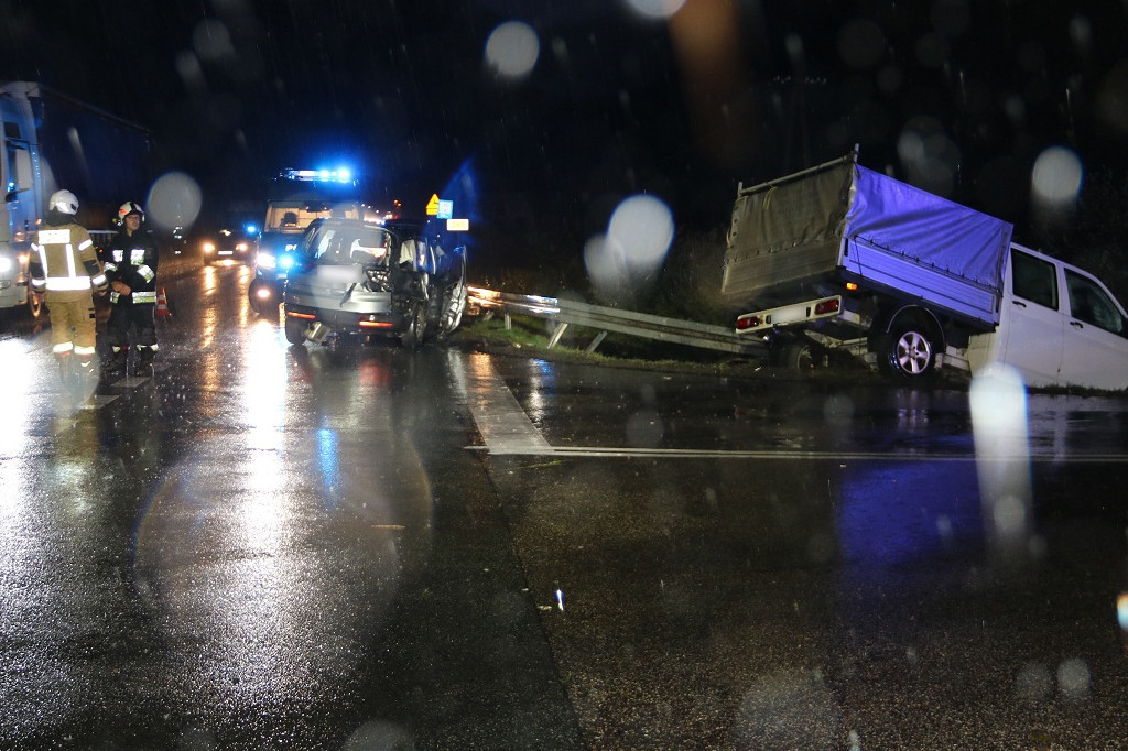 Wypadek w Plewnie. Siedem osób trafiło do szpitala