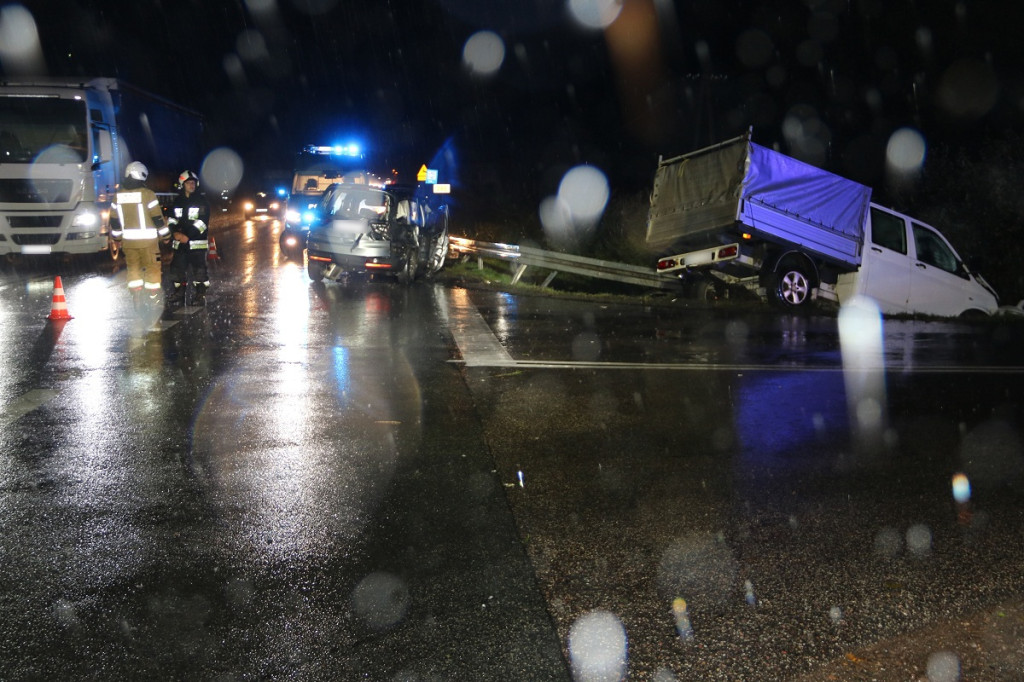 Wypadek w Plewnie. Siedem osób trafiło do szpitala