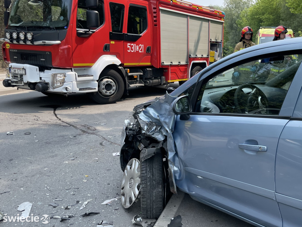 Zderzenie osobówek na Wodnej w Świeciu