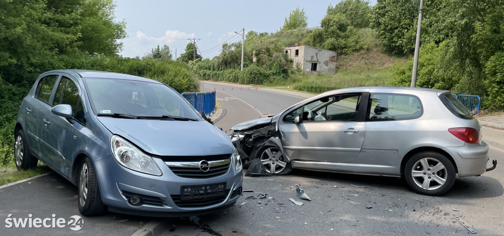 Zderzenie osobówek na Wodnej w Świeciu