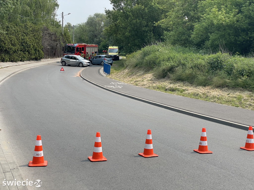 Zderzenie osobówek na Wodnej w Świeciu