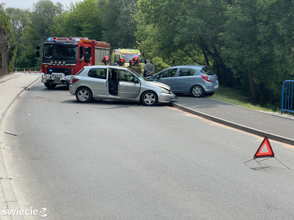 Zderzenie osobówek na Wodnej w Świeciu