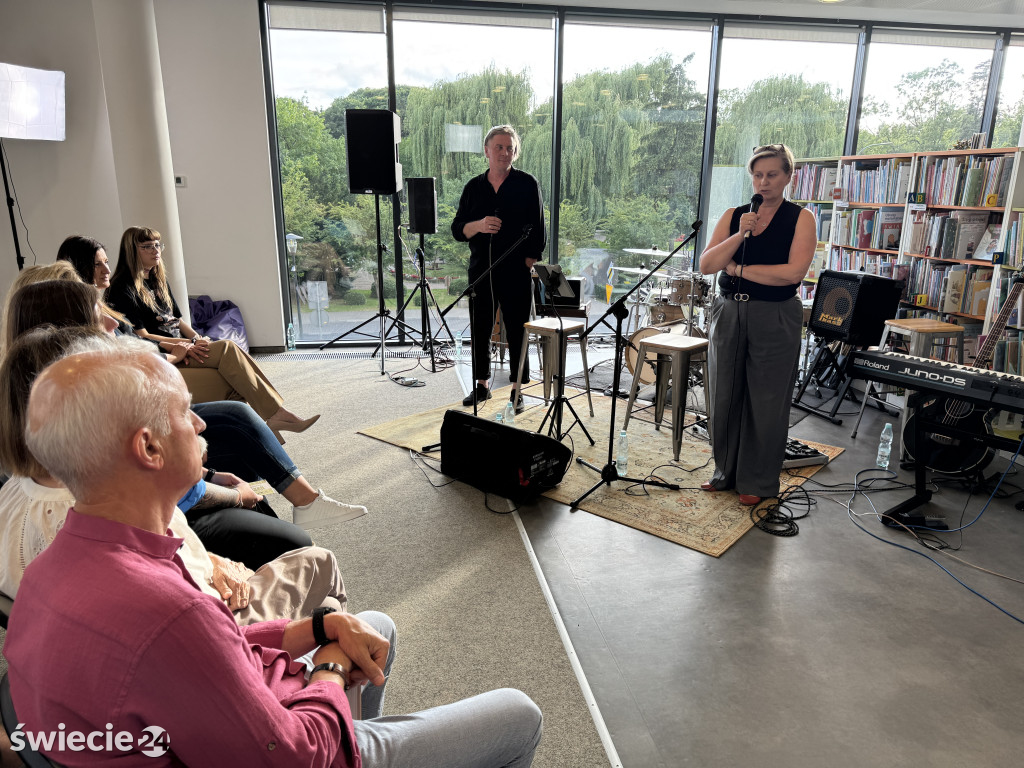 Muzyka w bibliotece. Koncert zespołu Przestrzeń