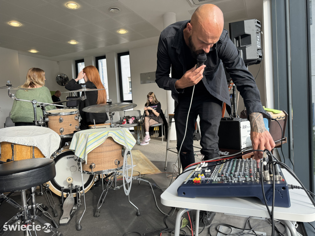Muzyka w bibliotece. Koncert zespołu Przestrzeń