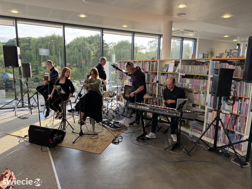 Muzyka w bibliotece. Koncert zespołu Przestrzeń