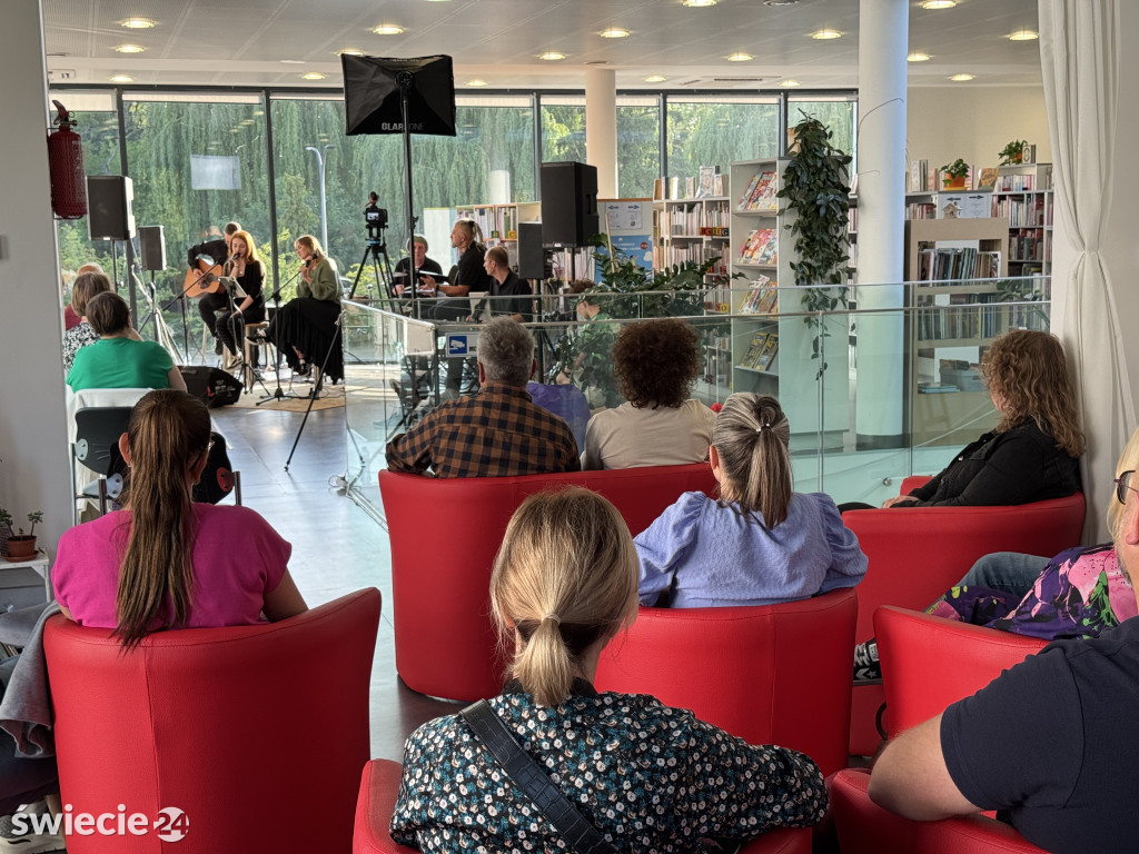 Muzyka w bibliotece. Koncert zespołu Przestrzeń