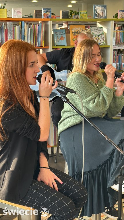 Muzyka w bibliotece. Koncert zespołu Przestrzeń