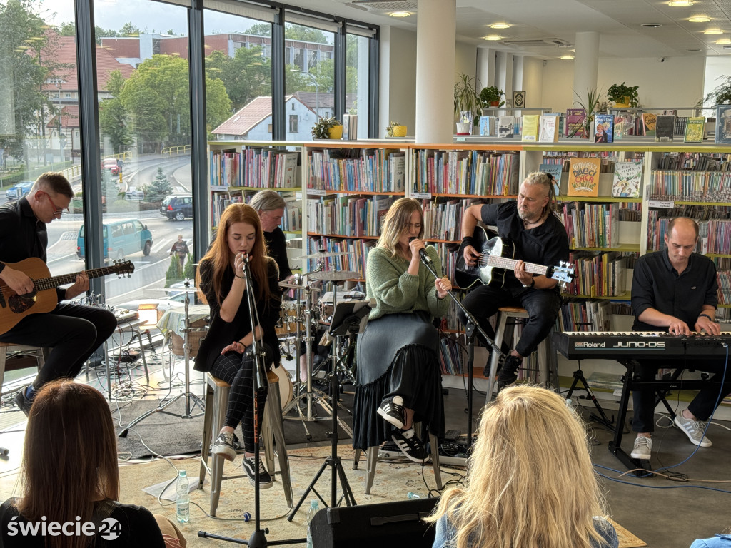 Muzyka w bibliotece. Koncert zespołu Przestrzeń
