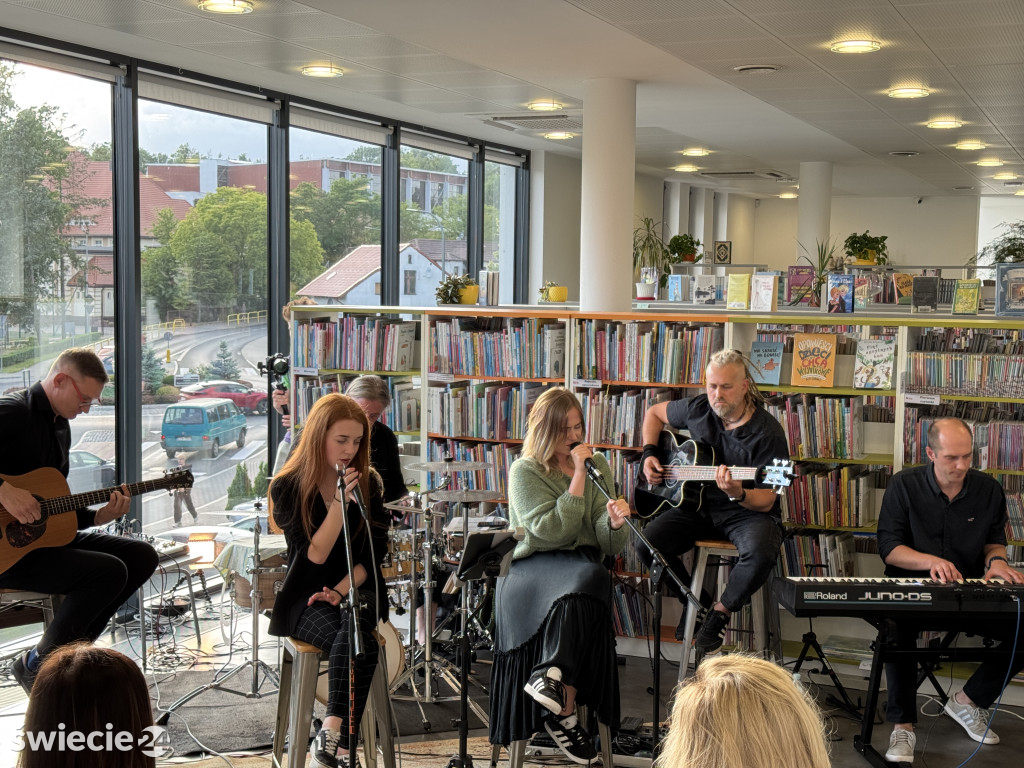 Muzyka w bibliotece. Koncert zespołu Przestrzeń