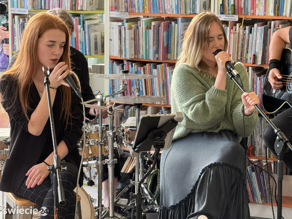 Muzyka w bibliotece. Koncert zespołu Przestrzeń