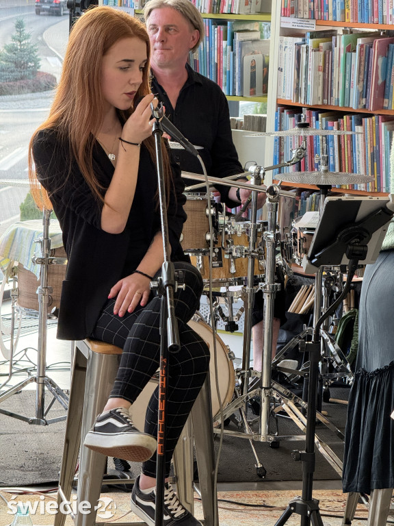 Muzyka w bibliotece. Koncert zespołu Przestrzeń
