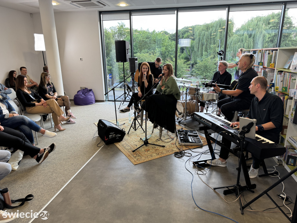 Muzyka w bibliotece. Koncert zespołu Przestrzeń