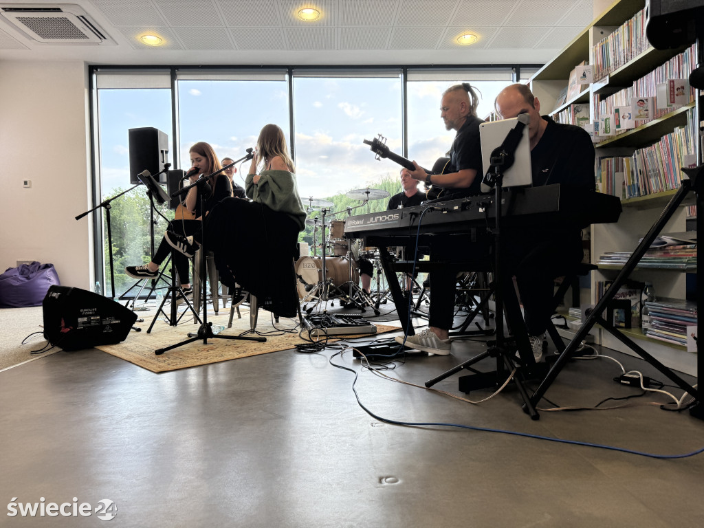 Muzyka w bibliotece. Koncert zespołu Przestrzeń