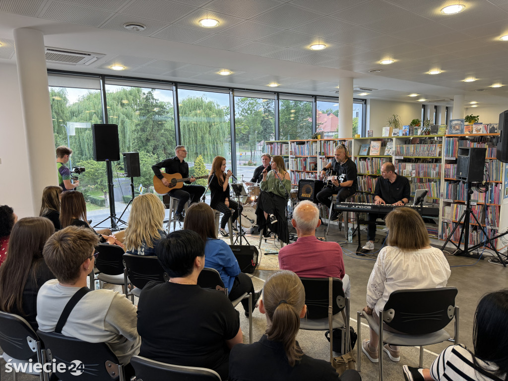 Muzyka w bibliotece. Koncert zespołu Przestrzeń