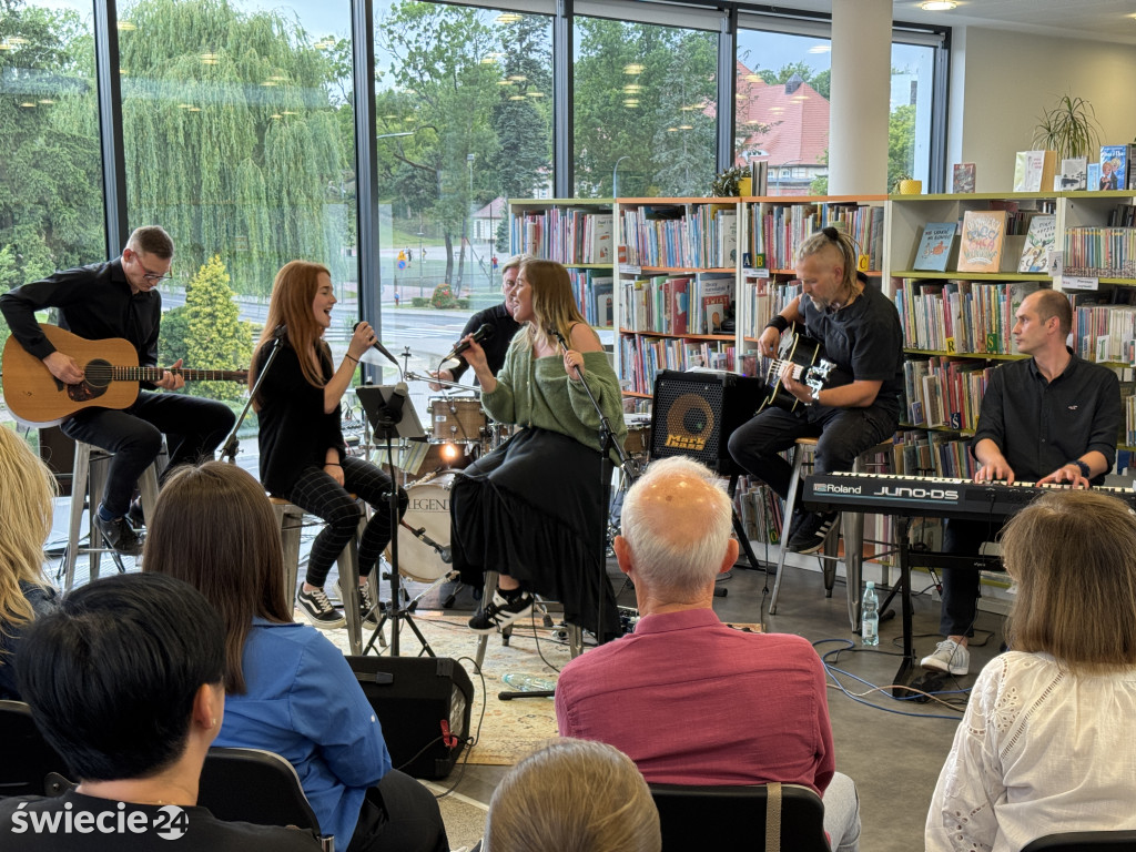 Muzyka w bibliotece. Koncert zespołu Przestrzeń