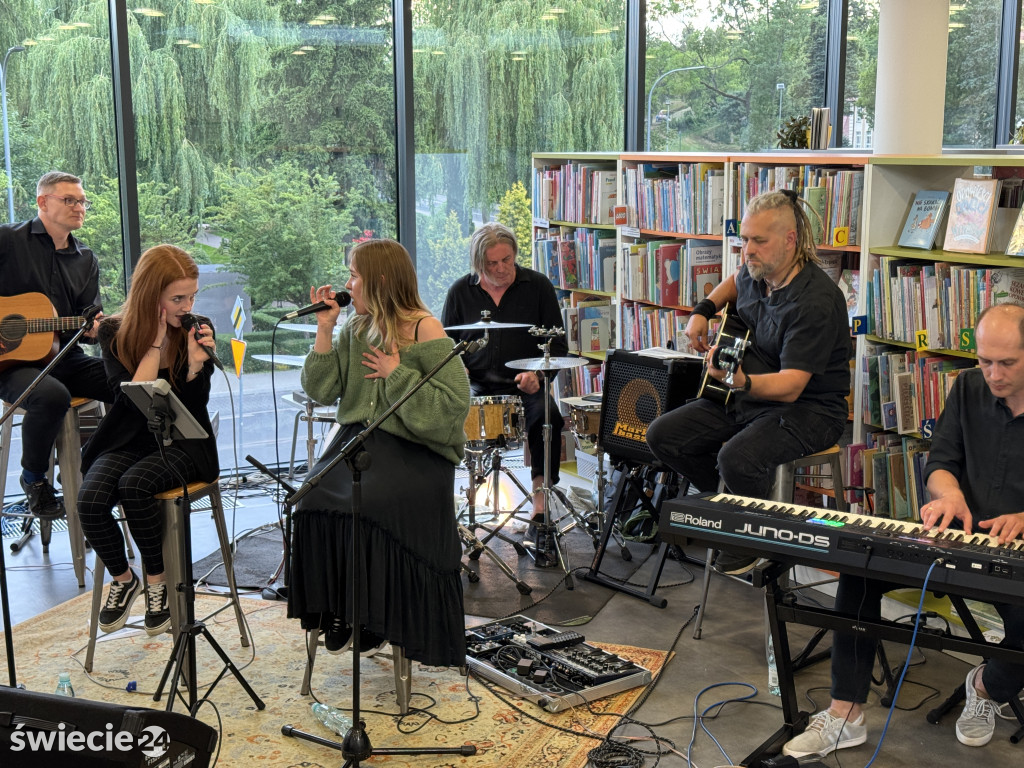 Muzyka w bibliotece. Koncert zespołu Przestrzeń