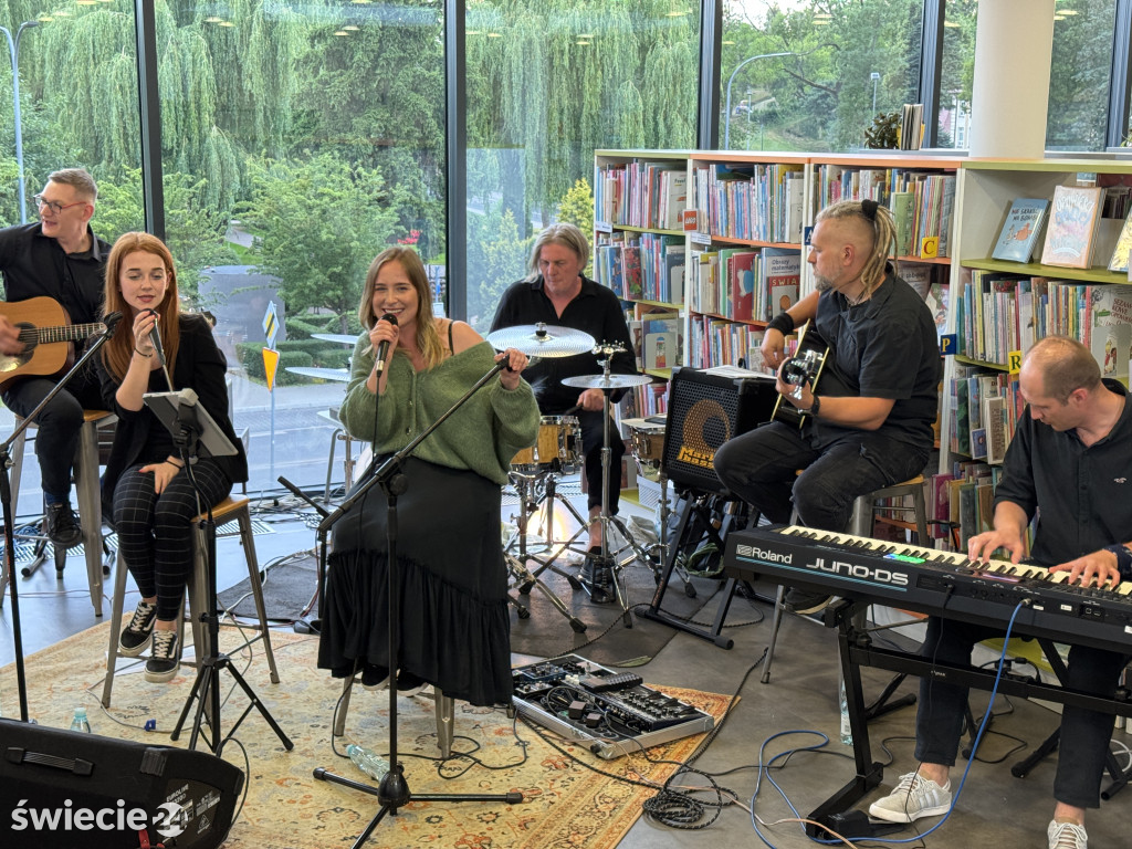 Muzyka w bibliotece. Koncert zespołu Przestrzeń