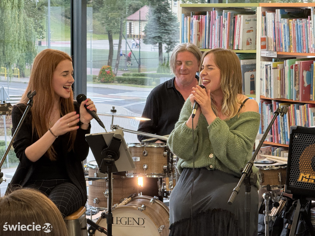 Muzyka w bibliotece. Koncert zespołu Przestrzeń