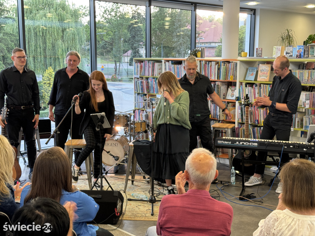 Muzyka w bibliotece. Koncert zespołu Przestrzeń