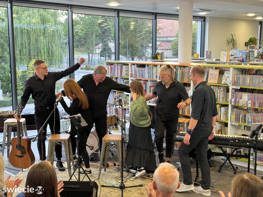 Muzyka w bibliotece. Koncert zespołu Przestrzeń