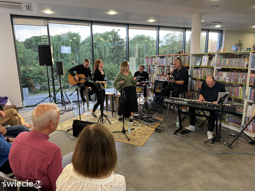 Muzyka w bibliotece. Koncert zespołu Przestrzeń