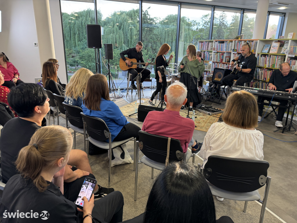 Muzyka w bibliotece. Koncert zespołu Przestrzeń