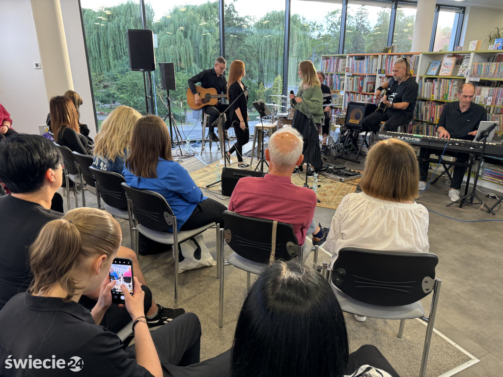 Muzyka w bibliotece. Koncert zespołu Przestrzeń