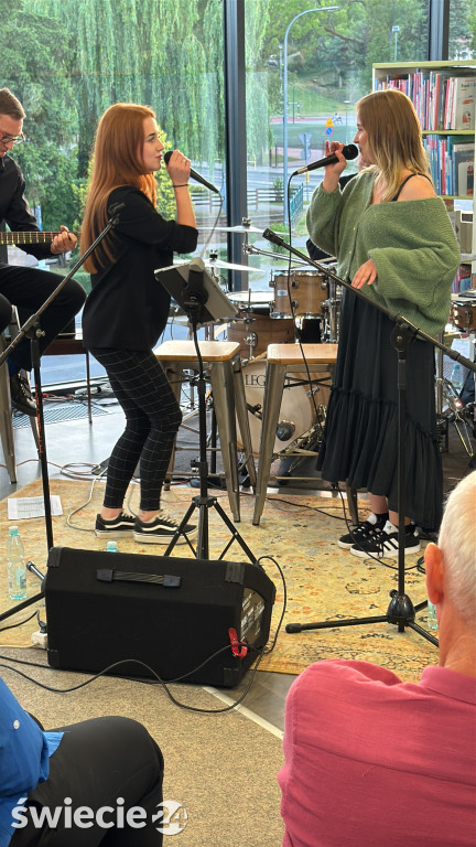 Muzyka w bibliotece. Koncert zespołu Przestrzeń