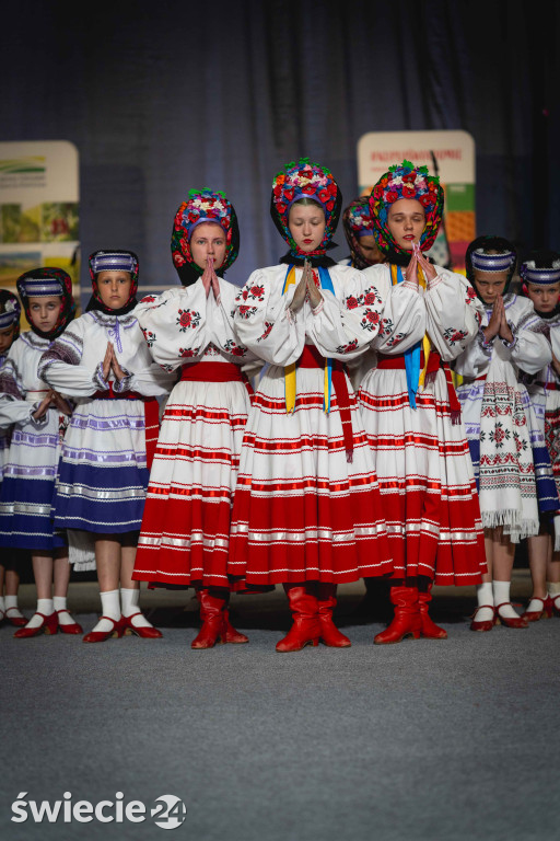 Folklor, tańce i pyszne jedzenie w świeckiej hali