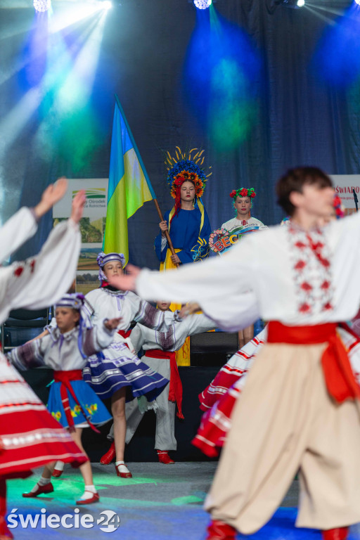 Folklor, tańce i pyszne jedzenie w świeckiej hali