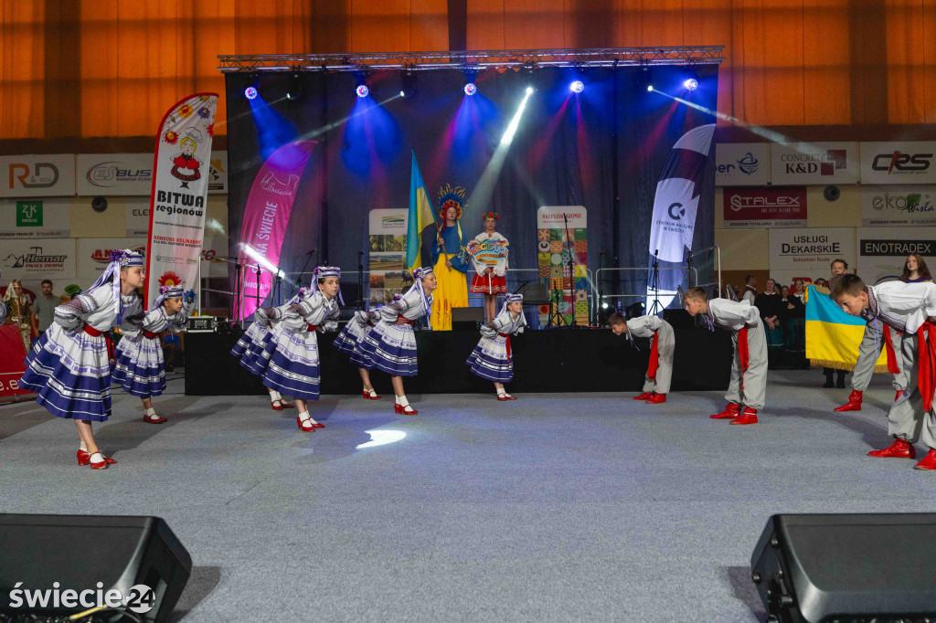 Folklor, tańce i pyszne jedzenie w świeckiej hali
