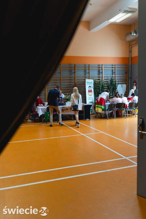 Folklor, tańce i pyszne jedzenie w świeckiej hali