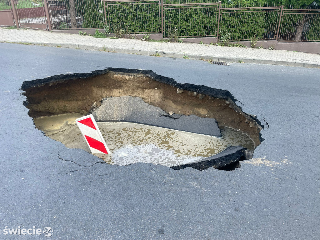 Zapadła się ulica Świętopełka