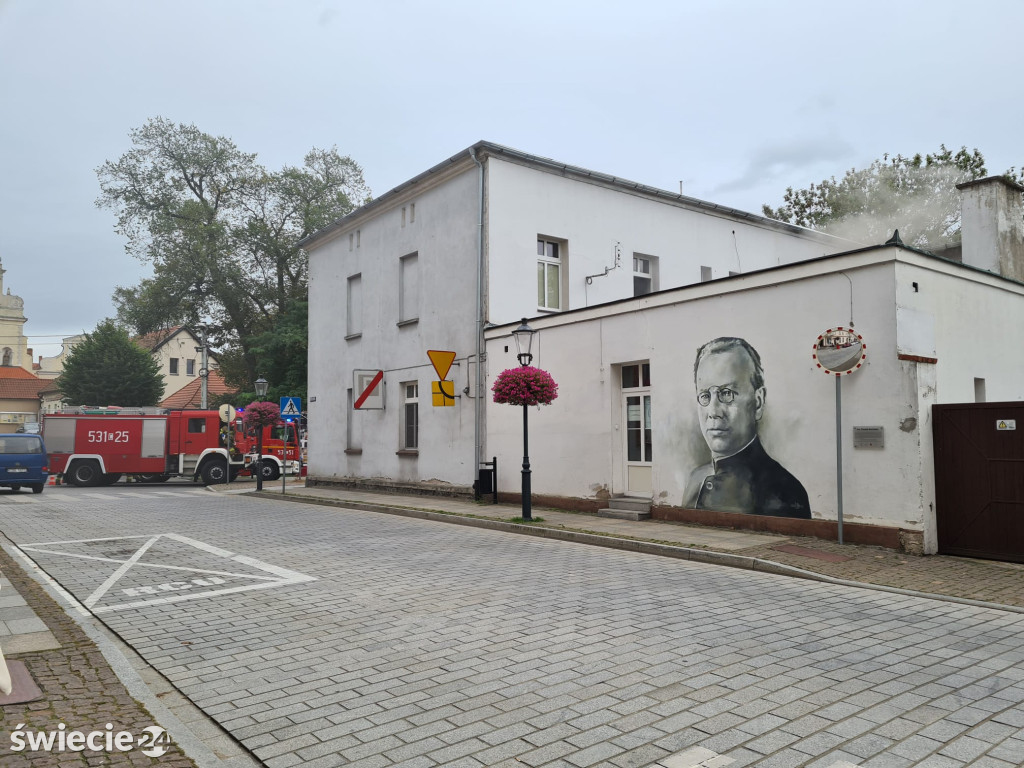 Pożar w plebanii przy Klasztorku, trwa akcja straży pożarnej