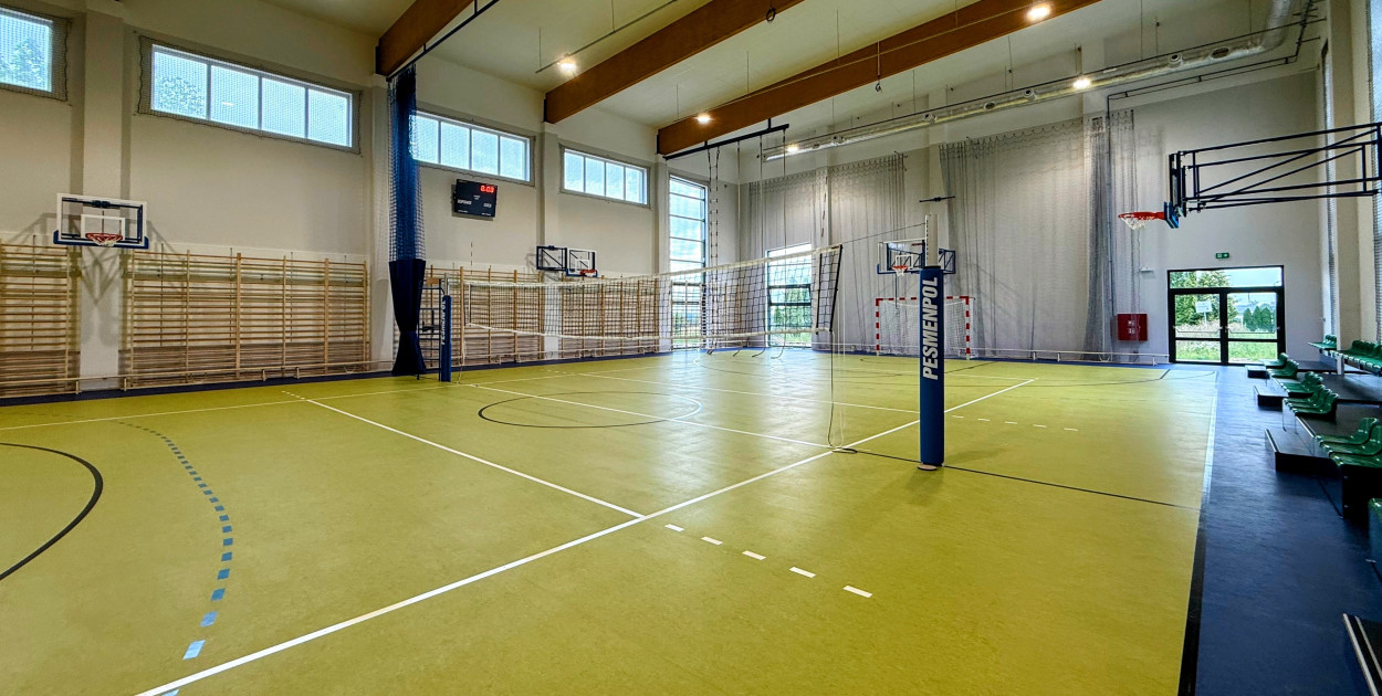 Nowoczesna hala sportowa dla szkoły w Brzozowie