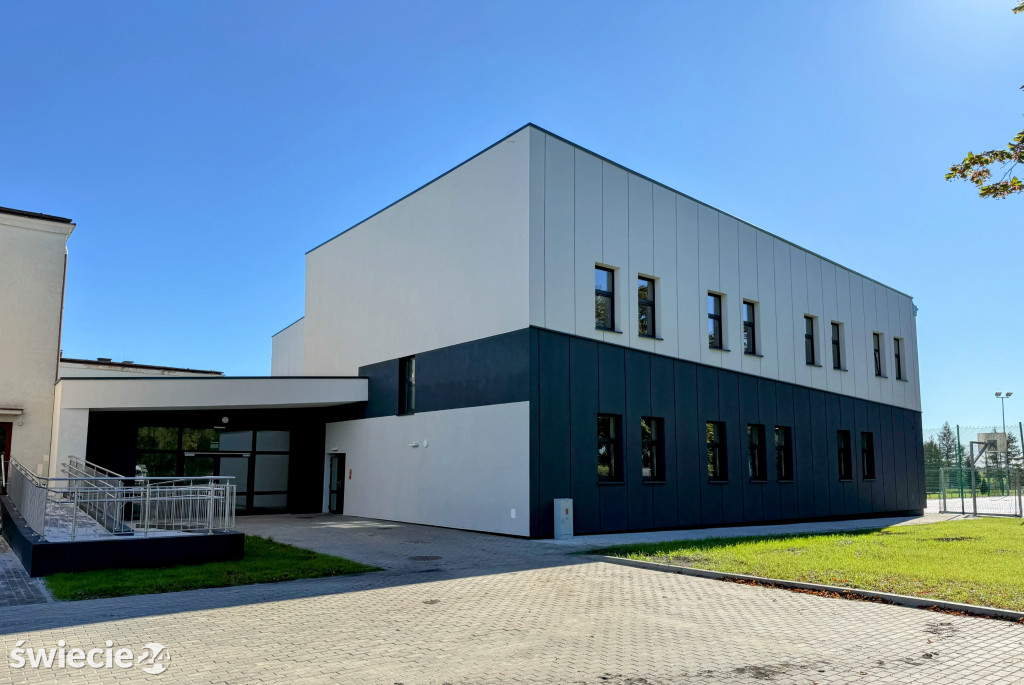 Nowoczesna hala sportowa dla szkoły w Brzozowie