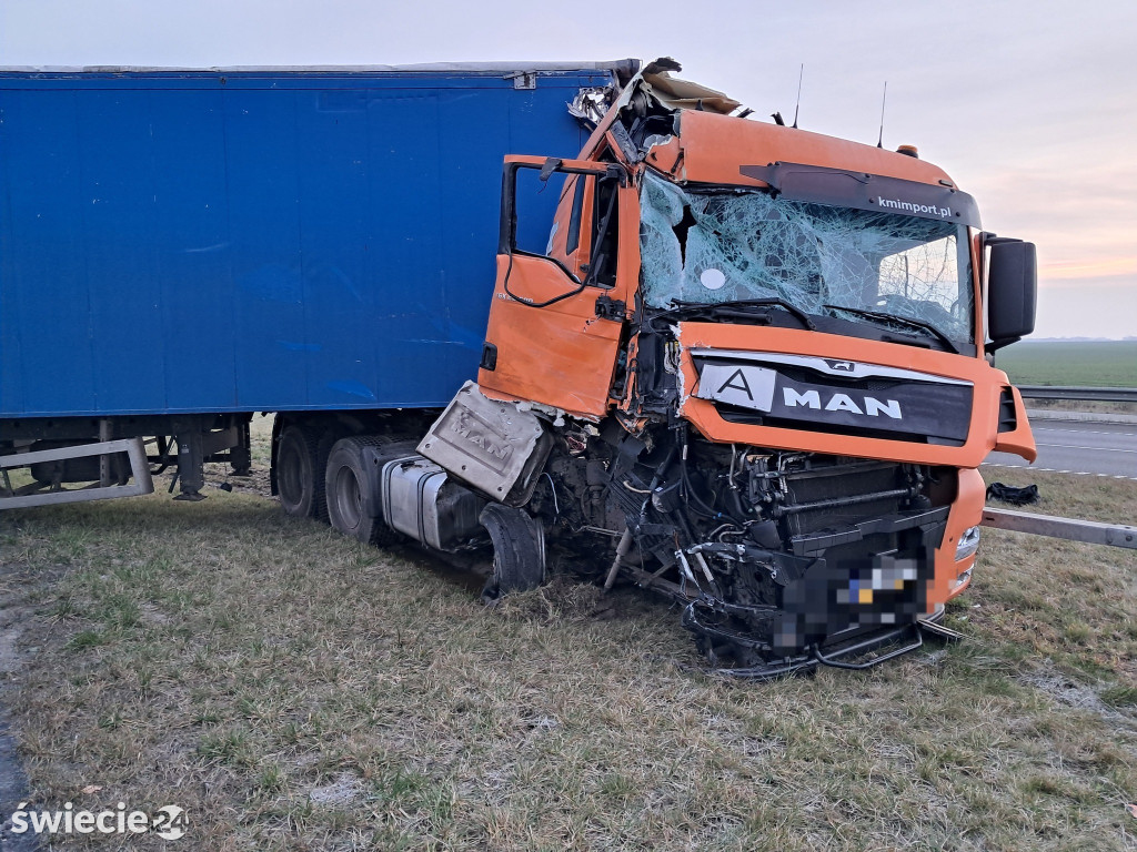 Zderzenie ciężarówek na S5