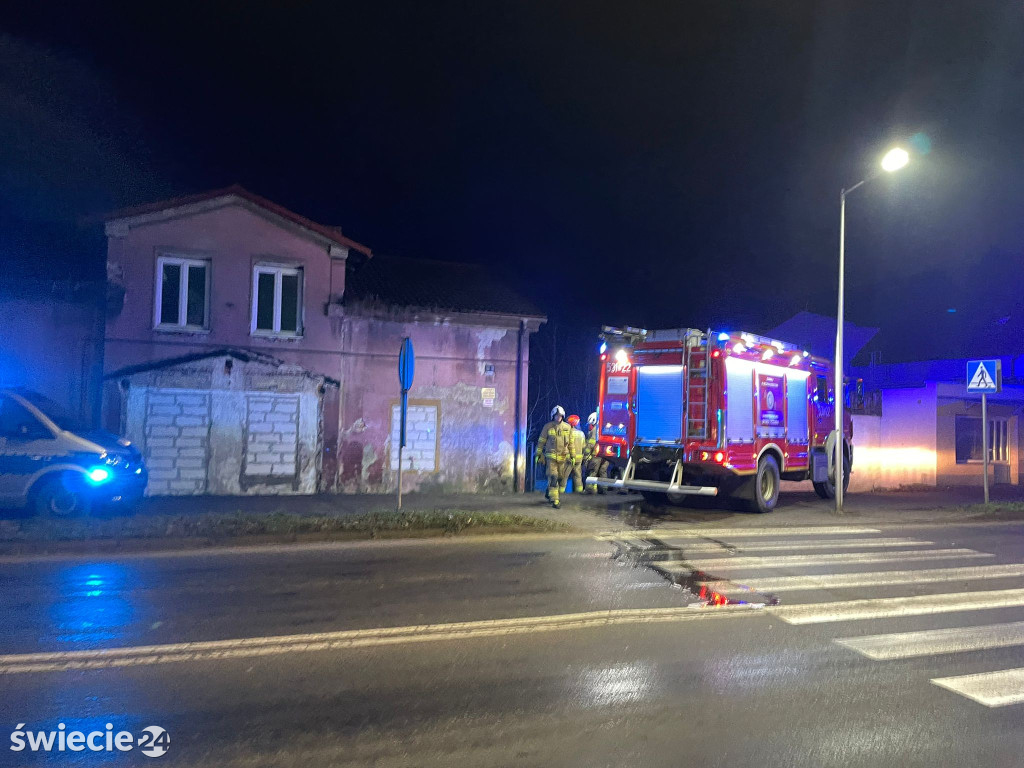 Bezdomni rozpalili, strażacy ugasili