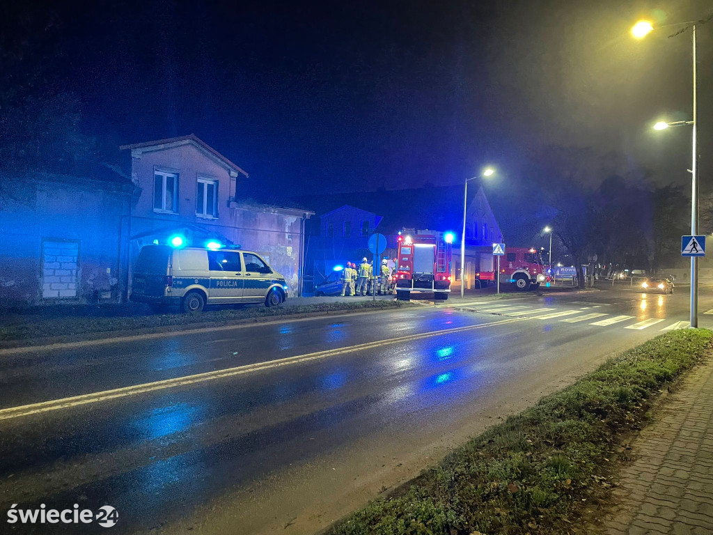 Bezdomni rozpalili, strażacy ugasili