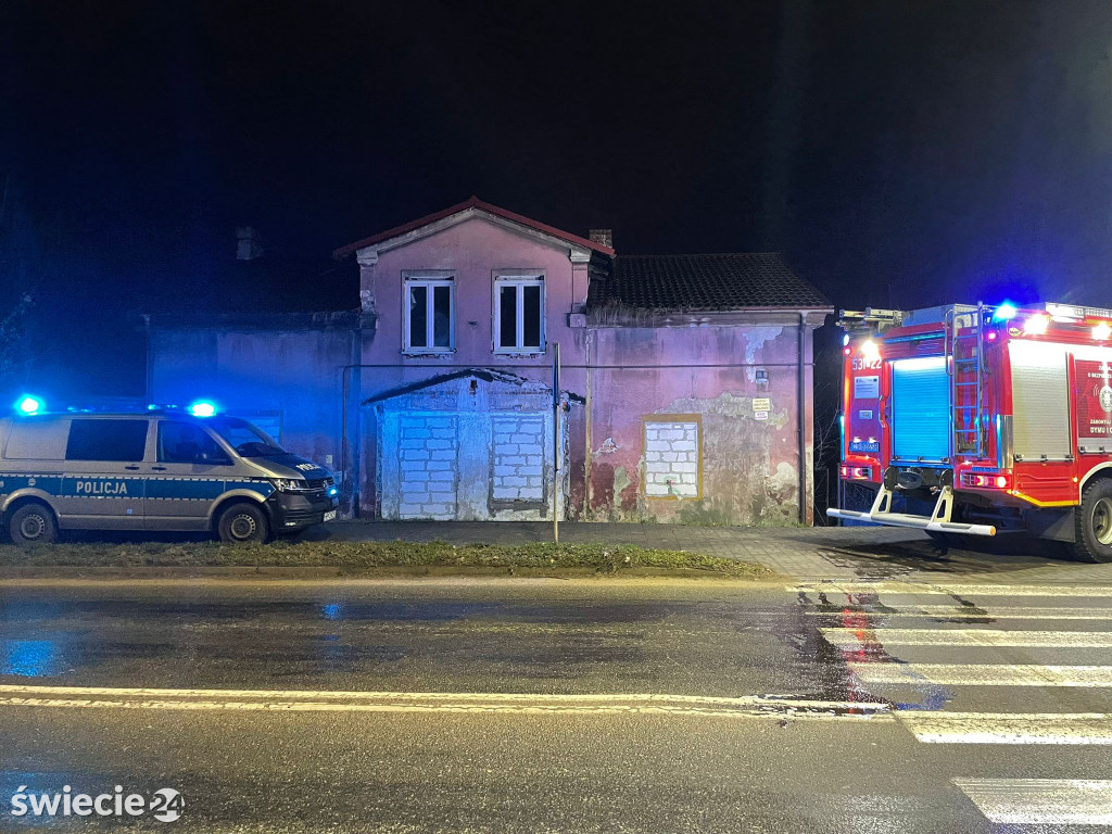 Bezdomni rozpalili, strażacy ugasili