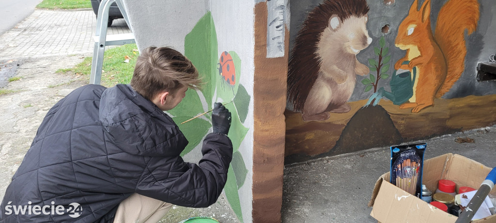 Jeże z gminy Jeżewo zdobią przystanki