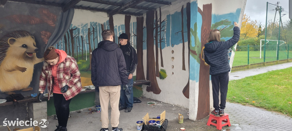 Jeże z gminy Jeżewo zdobią przystanki